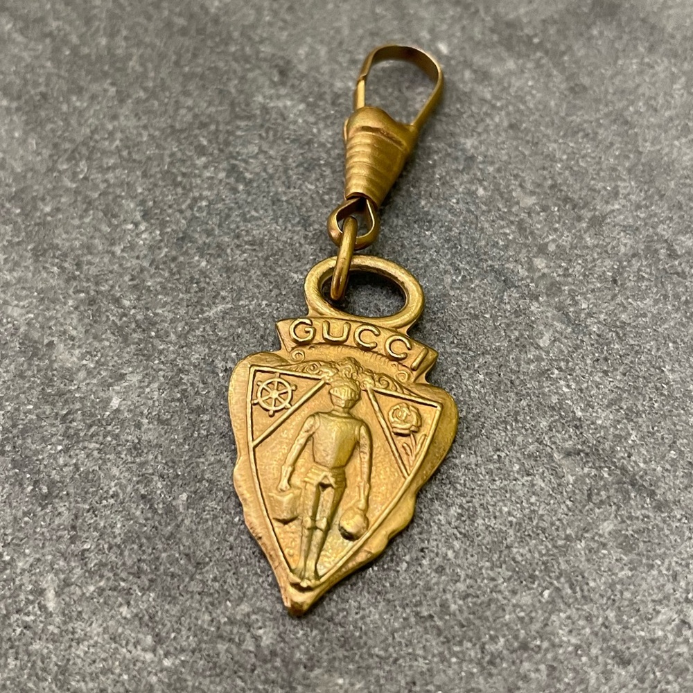 Vintage Gucci Gold Emblem Keychain Bag Charm - Picture 5 of 13